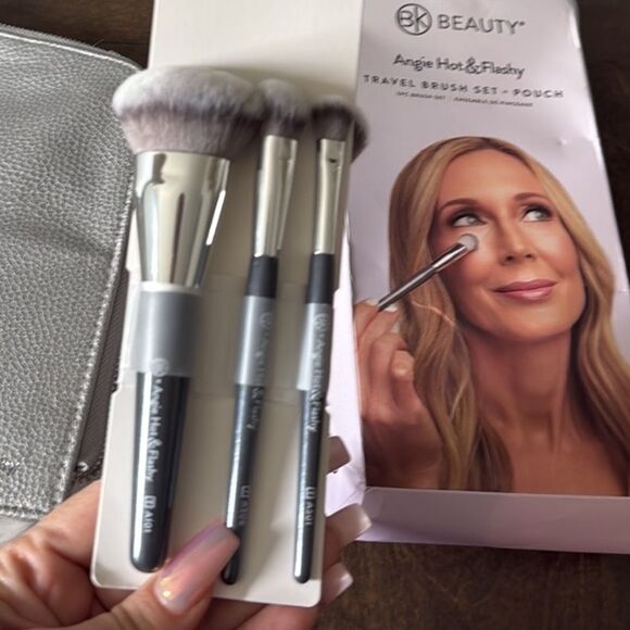 BK BEAUTY ANGIE HOT & FLASHY TRAVEL
BRUSH SET WITH POUCH - Picture 10 of 12